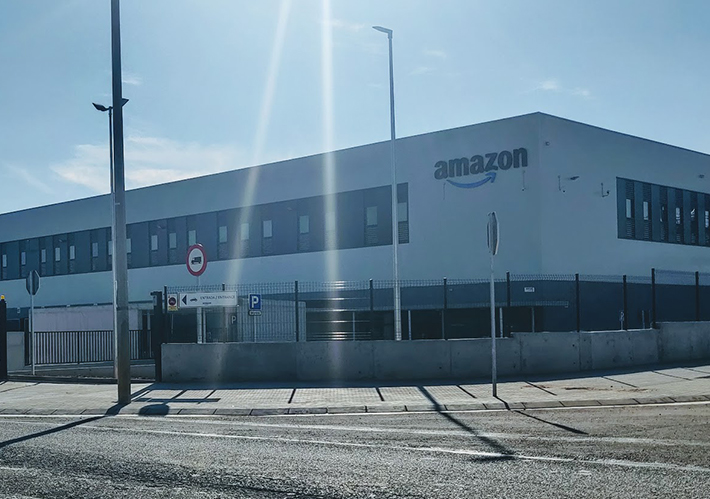Foto El pasado 14 de octubre comenzó a operar la nueva estación logística de Amazon en Constantí, la primera de la compañía en la provincia de Tarragona, que dará servicio a los clientes de la zona.